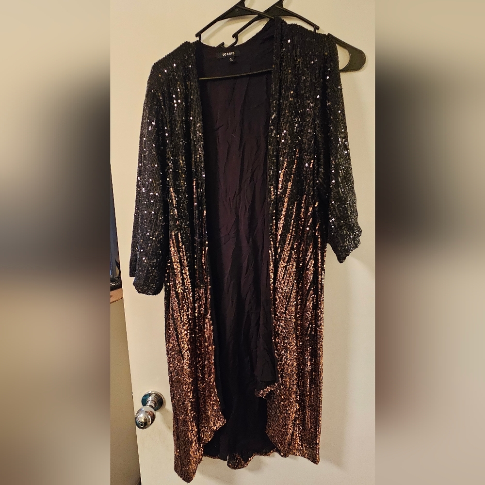 EUC! Torrid Black & Rose Gold Sequin 3/4 Sleeve Long Jacket - Size 1